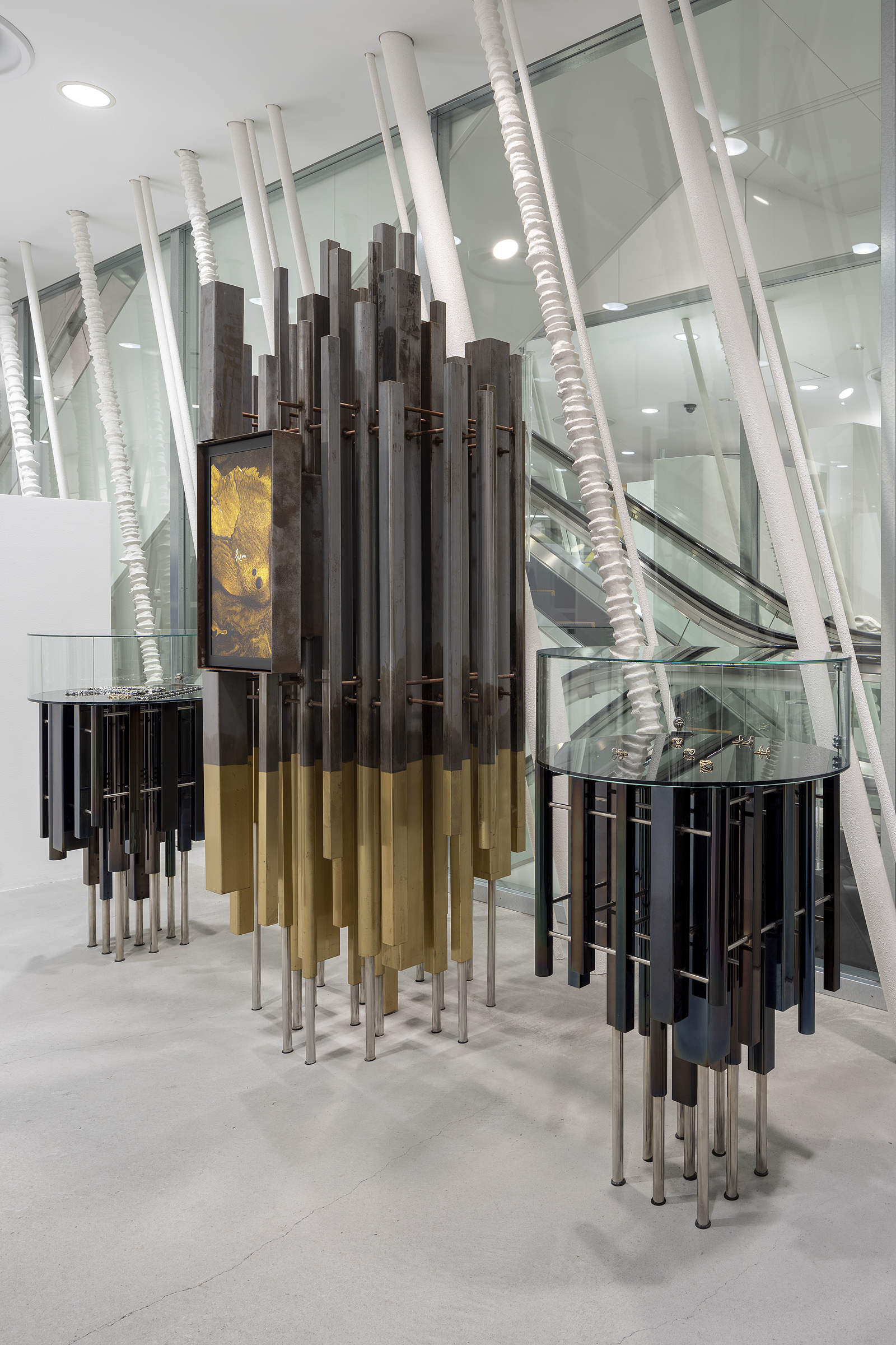 DOVER STREET MARKET GINZA hum Installation03