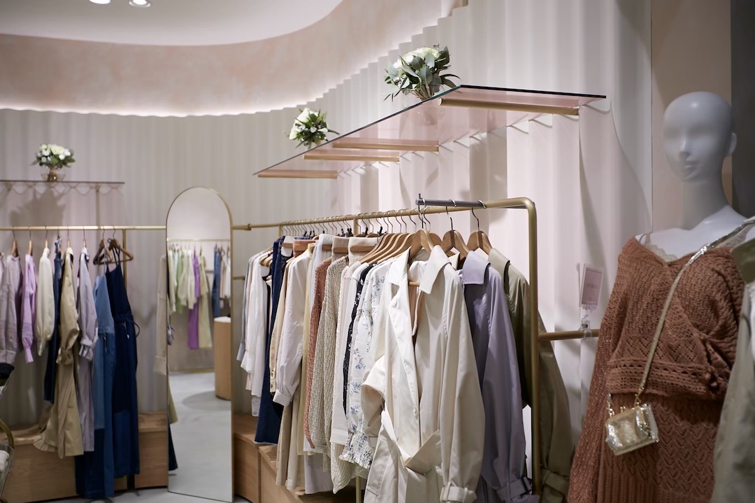 SALON by Chico LUCUA OSAKA07